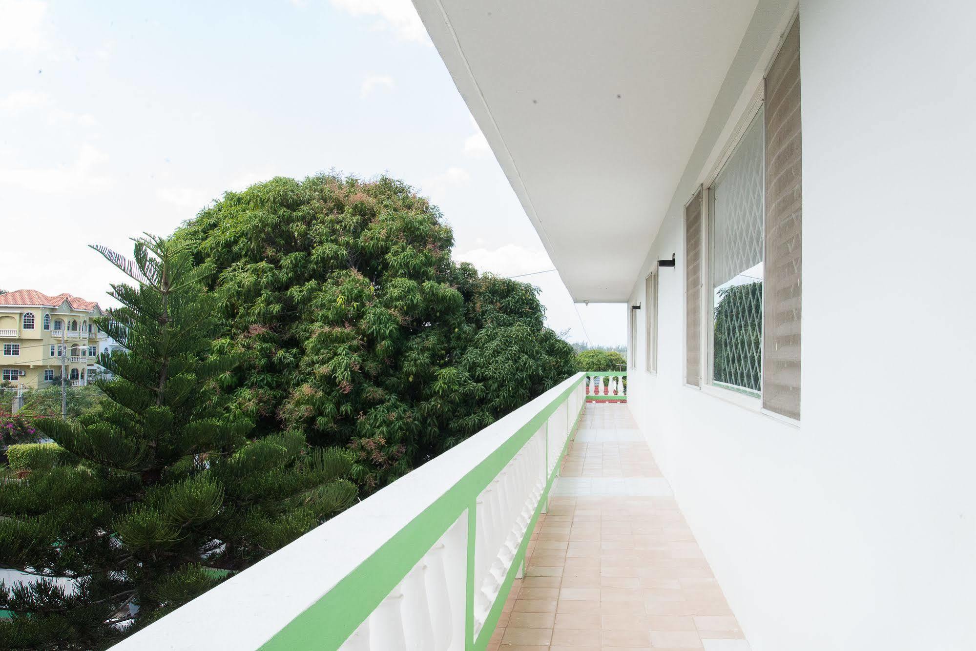 Villa Donna Inn Бухта Монтего Экстерьер фото